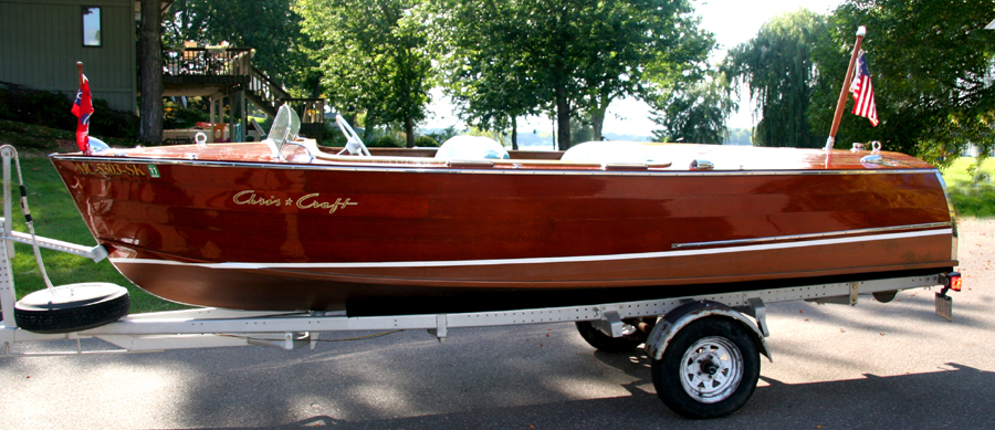 1957 17 ft Classic Chris Craft Deluxe Runabout